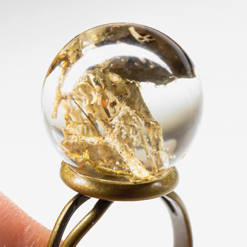 UV stable crystal resin