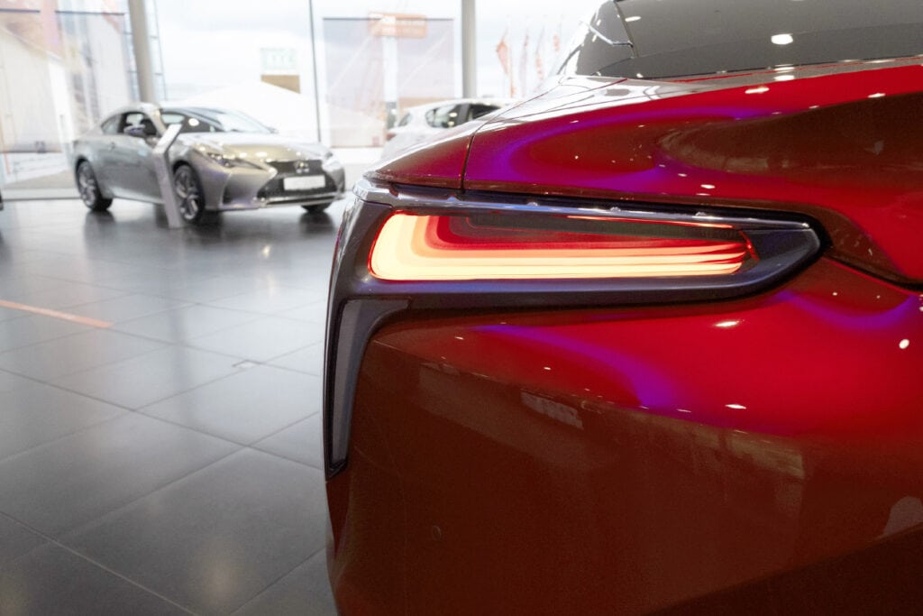Résine transparente pour feu automobile
